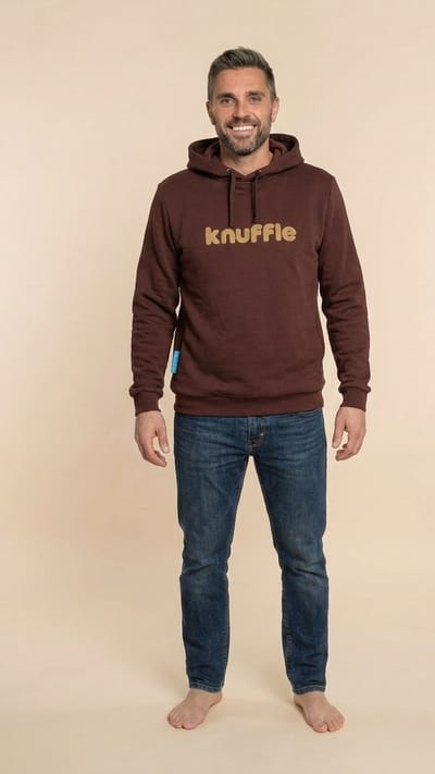 Knuffle Classic Hoodie® | Van het bekende Nederlandse merk Knuffle® | Linda: "De perfecte hoodie. Stijlvol en comfortabel" | Duurzaam geproduceerd in Portugal | Vanaf kindermaat 122 tm XL voor volwassenen | In 4 kleuren, dit is maat XS, kleur Bruin