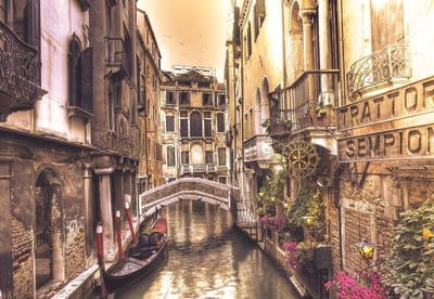 Fotobehang City Venice Canal Bridge Art | XXXL - 416cm x 254cm | 130g/m2 Vlies
