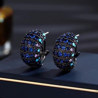 Oorbellen in Retro Paleisstijl met Cubic Zirkonia Inlegontwerp en Halfronde Ringoorbellen black