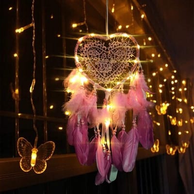 Dailygoods - Hartvormige Dromenvanger - Bohemien Stijl - Handgemaakt met LED Licht - Donkerroze - Wandtapijt - Romantische Decoratie - Geschikt voor K