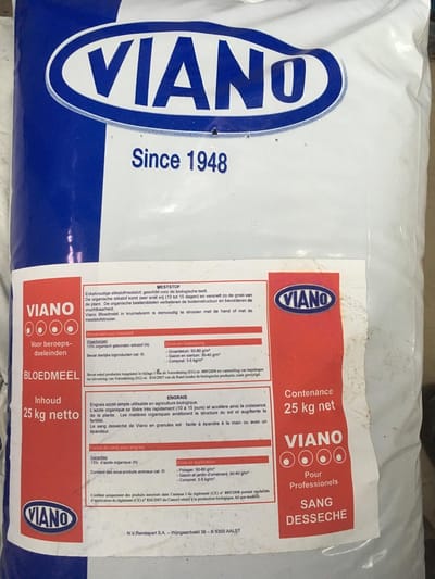 Viano meststof - bloedmeel - 25 kg - Stikstofrijke, natuurlijke meststof - Betere bodemstructuur - Voor een goede groeistart