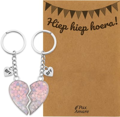 BFF Sleutelhanger voor 2 'Hiep Hiep Hoera' - Magnetisch Hartje - Sleutelhanger set op Cadeau Kaartje - Zilverkleurig - Verjaardags Hanger - Pax Amare
