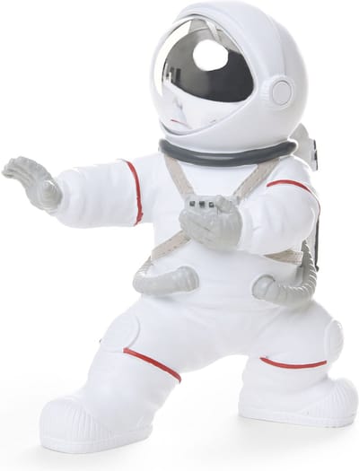 BRUBAKER Decoratieve figuur astronaut vecht in karate pose - 17 cm ruimtefiguur met verchroomde helm - handbeschilderd modern ruimtevaartbeeld - zilver en wit
