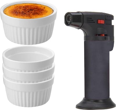 5-Delige creme brulee set met witte schaaltjes en een grijze brander