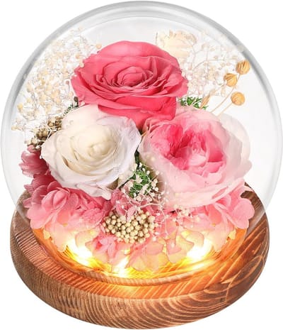 Rozencadeau met kunstbloemen in glazen stolp voor verjaardag, jubileum of Kerstmis