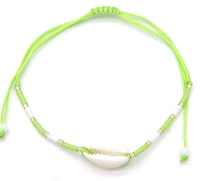 Kralenarmbandje - touw - verstelbaar – schelp - groen – wit - goudkleurig - zomer - hip - vakantie – festival – vrouwen