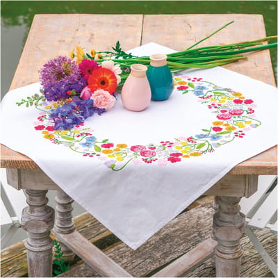Vervaco - Tafelkleed kit Bloemen symfonie - PN-0223394 - Borduren - Borduurpakket - Borduurpakket volwassenen - Borduurpakket kind