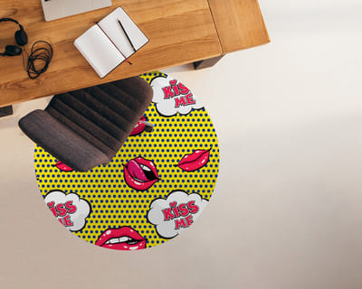 Coloray Vloerbeschermer - Rode lippenstift lippen Stoel Mat - 100x100 cm - Geel Bureau Stoel Mat - Vloerbeschermer PVC - Mótif Bureaustoelmat - Ronde Mat - Abstracties Thema