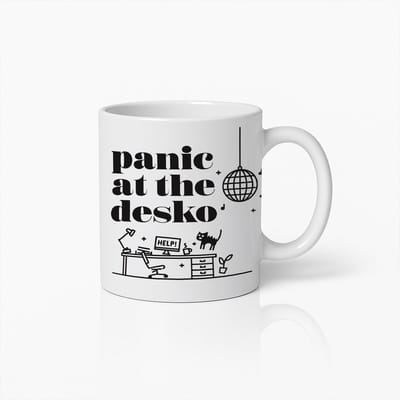 Panic at the Desk Mok 330 ml – Grappige Kantoorbureau Cartoon Koffiebeker – Humoristisch Werkstress Cadeau