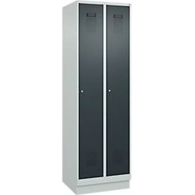 C+P Evolo Plus garderobekast, 2 vakken, 300 mm vakbreedte, met plint, rechts scharnierend, cilinderslot, soft-close, inbraakwerend, B 600 x D 500 x H 1950 mm, lichtgrijs RAL 7035/antracietgrijs RAL 7016