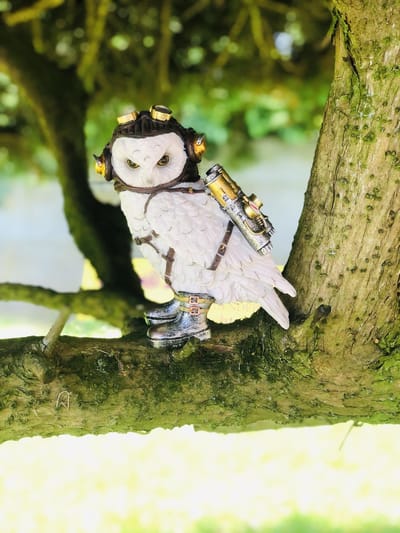 Uil jetpack wit 20 cm hoog - polyester - polyresin - polystone - hoogkwalitatieve kunststof - decoratiefiguur - interieur - accessoire - voor binnen - voor buiten - cadeau - geschenk - tuinfiguur - tuinbeeld
