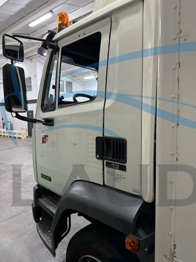 Zijwindschemen tbv Daf 55 220. FA5545 raamwindgeleiders raamspoilers fenders visors windkappen licht getint pasvorm