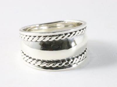 Brede hoogglans zilveren ring met kabelpatronen - maat 18