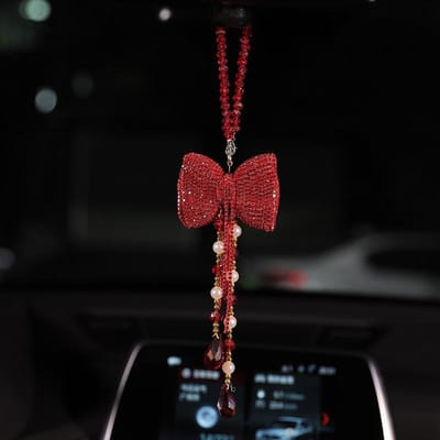 Pendentif de voiture créatif en forme de nœud papillon en diamant, mignon, en cristal, chaîne à pompons, ornement de rétroviseur, perle, strass, accessoires de voiture pour femmes rouge