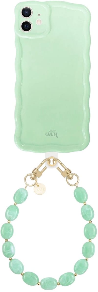 xoxo Wildhearts Glossy Wavy Case Sage Sorbet - Ocean Mint (kort koord) - geschikt voor iPhone 12 - hoesje met telefoonkoord - afneembaar koord - Kralenketting - kort telefoonkoord - hoesje met golven - Groen