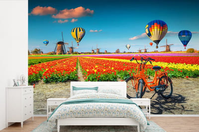 Behang - Fotobehang Luchtballon - Oranje - Tulpen - Breedte 450 cm x hoogte 300 cm