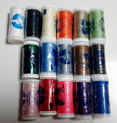 set van 16 klosjes Artifil garen - 16x 200m polyester naaigaren - 14 kleuren en zwart en wit - basisset naaien - garenset compleet