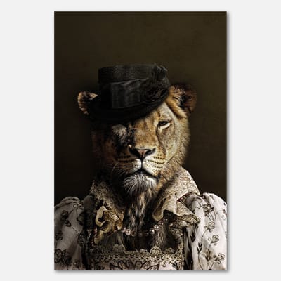 Poster op papier - 40 x 60 cm - Leeuwin met hoed en elegante kleding - PosterJunkie