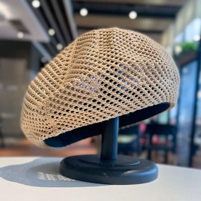 Nouveau Béret en Maille Respirant d'Été pour l'Extérieur pour Femmes Élégant Béret en Paille Couleur Unie Chapeau Boîte à Pilules Vintage Chapeau de Soleil Féminin beige