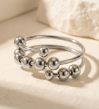Lundholm Lauren Ring Dames – Premium Stainless Steel – Zilverkleurige Anxiety Ring met Schuifbare Ringetjes – Verstelbaar One Size – Scandinavisch Design