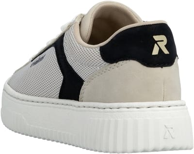 Sneakers met veters