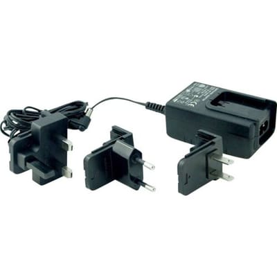 MILLENNIUM 5V DC Power Supply - De adapter speciaal voor MILLENNIUM schaakcomputers met kunststof behuizing. Inclusief wisselopzetstukken voor EU, VK en VS