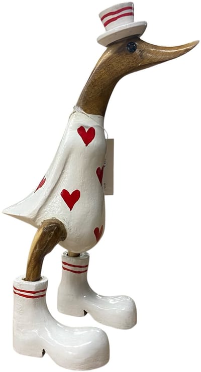 Handgemaakte Houten Eend “Love Me” Wit – Decoratieve Indonesische Eend met Hartjes (H27 × B9 cm)