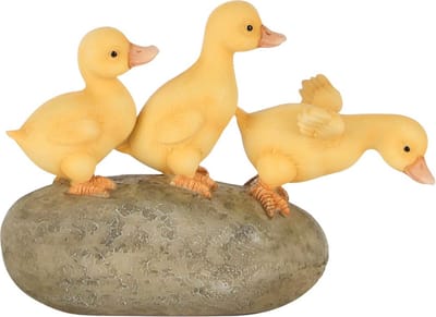Dekoratief | Trio eendjes op steen, geel/grijs, resina, 14x6x10cm | A250522