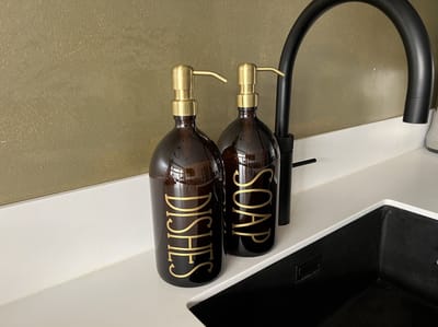 BBBLS® Design Dispenser Giftset "Soap Dishes" | Bruin Glas | 1 liter | RVS / Metaal Pomp Goud | Zeeppomp | Zeepdispenser | Zeephouder