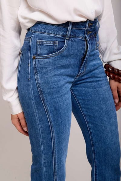 Toxik3 - Jeans met split en dubbele knoop