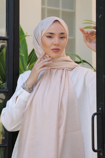 SILK HOME Olinda Sjaal – Hoofddoek - Hoofddeksel - Hijab -Vanille – Zijdezachte Textuur – 75x195 cm