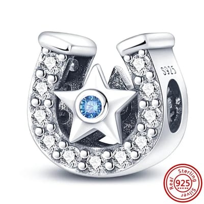 Fler® | Bedel | Past op populaire bedelarmbanden (standaard - 3mm) | Hoefijzer Bedel | Hangbedel Charm | 925 sterling zilver | Transparante & Blauwe zirkonia | Valentijnsdag Cadeau | Sinterklaas kado | Kerstcadeau | Verjaardagsgeschenk | Vriendschap