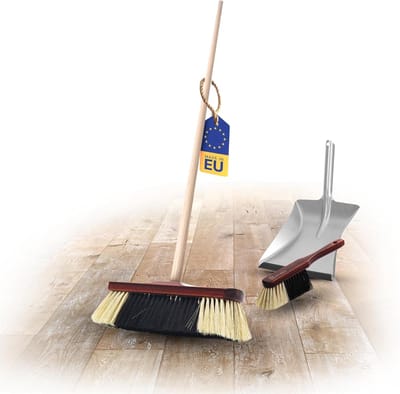 Kamerbezem met houten steel, paardenhaarmengsel, zachte borstelharen, kastbezem met steel en handborstel, metalen stoffer en blikset met rubberen lip, stoffer en blik, bezem, borstel en stoffer en blik