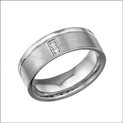 Aramat Jewels | Ringen | Brede Titanium Ring met Zirkonia Steentjes - Zilverkleurig | | | |10mm | Titanium | Volwassenen | Verkleurd niet