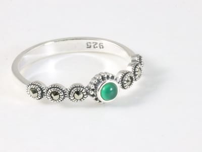 Fijne zilveren ring met groene agaat en marcasiet - maat 19