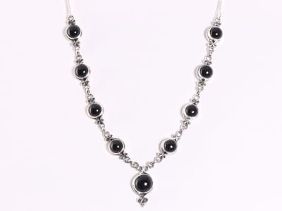 Bewerkte zilveren ketting met onyx