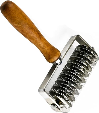 Tijdbesparende deegsnijder met houten handvat voor het maken van koekjes, brood en taarten - RVS bakgereedschap voor pizza en gebak