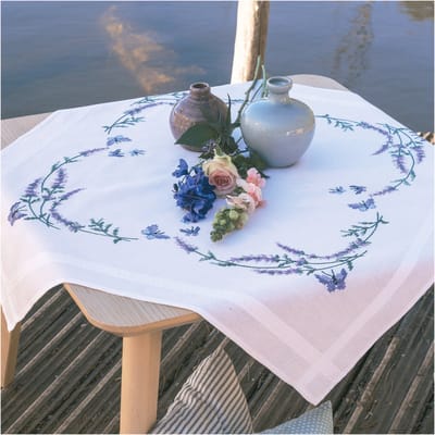 Vervaco - Tafelkleed kit Lavendel met vlinders - PN-0205149 - Borduren - Borduurpakket - Borduurpakket volwassenen - Borduurpakket kind