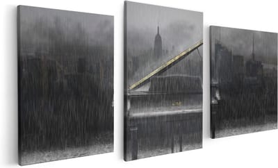 Artaza Canvas Schilderij Drieluik Piano in de Regen voor een Stad - 120x60 - Foto Op Canvas - Canvas Print