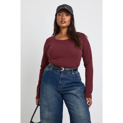 boohoo Dames Plus Basic Rib Scoop-hals Lang gesneden Lange Mouwen Nauwsluitende Top | Bordeaux Rood | Maat: 44