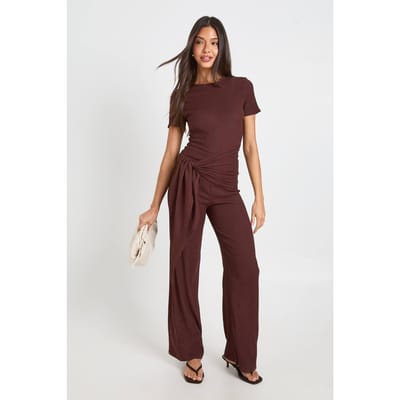 boohoo Dames Jumpsuit Met Gestructureerde Stof, Overslag Taille En Wijde Pijpen | Chocoladebruin | Maat: 36