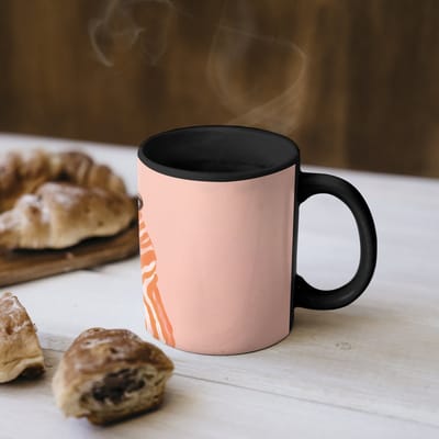 Magische Mok - Foto op Warmte Mokken - Koffiemok - Meisje - Deken - Gestreept - Oranje - Magic Mok - Beker - 350 ML - Theemok