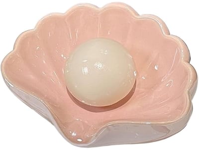 QTTVBTNA – 1 Stuk Zeepbakje met Afvoer – Antislip Zeep Houder met Hellend Ontwerp – Duurzaam Kunststof/Keramiek Look – Sneldrogend en Hygiënisch – Compact en Stijlvol – Voor Wasbak, Keuken of Aanrecht – Ideaal voor Dagelijks Gebruik – Roze