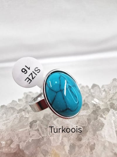 Ring - RVS - Turkoois - Edelsteen - Maat 18 - Ovaal - Zilverkleurig. Edelsteen ringen zijn niet alleen prachtige sieraden, maar ook dragers van diepe betekenis en symboliek.
