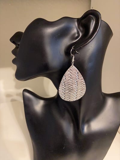 Leatherlook oorbellen waterdruppel zilver | | Make up | Parfum | Moederdag | Verjaardagscadeau| Cadeautje| Valentijnsdag| Kado | sieraden | vaderdag | oorbellen | oorsieraden