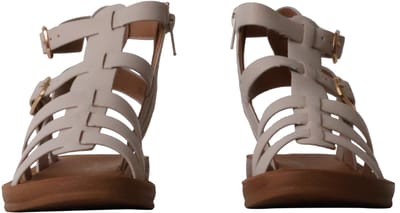 Sandalen om aan te trekken