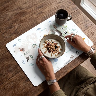 Placemats 45x30 cm - Placemat kunststof - 1 stuk - Wereldkaart - Dieren - Kinderen - Pastel - Borden onderleggers - Decoratie voor op tafel - Keuken tafeldecoratie accessoires - Vinyl onderlegger - Tafelversiering
