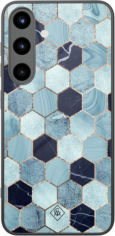 Casimoda® hoesje - Geschikt voor Samsung Galaxy S25 - Blue Cubes - Luxe Hard Case Zwart - Backcover telefoonhoesje - Blauw