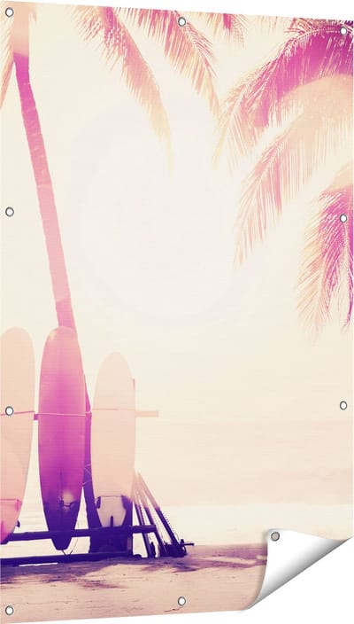 Gards Tuinposter Tropisch Strand met Surfborden - 80x120 cm - Tuindoek - Tuindecoratie - Wanddecoratie buiten - Tuinschilderij