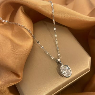 Ovaal Eenvoudig Kettingontwerp High-end Temperament Hanger Veelzijdige Lichte Luxe Mode Ketting zilver